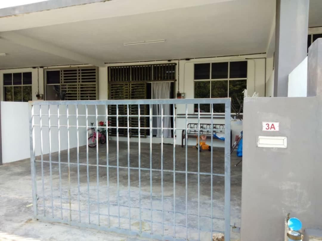 Zah'Ra Homestay กัวลาลิปิส ภายนอก รูปภาพ