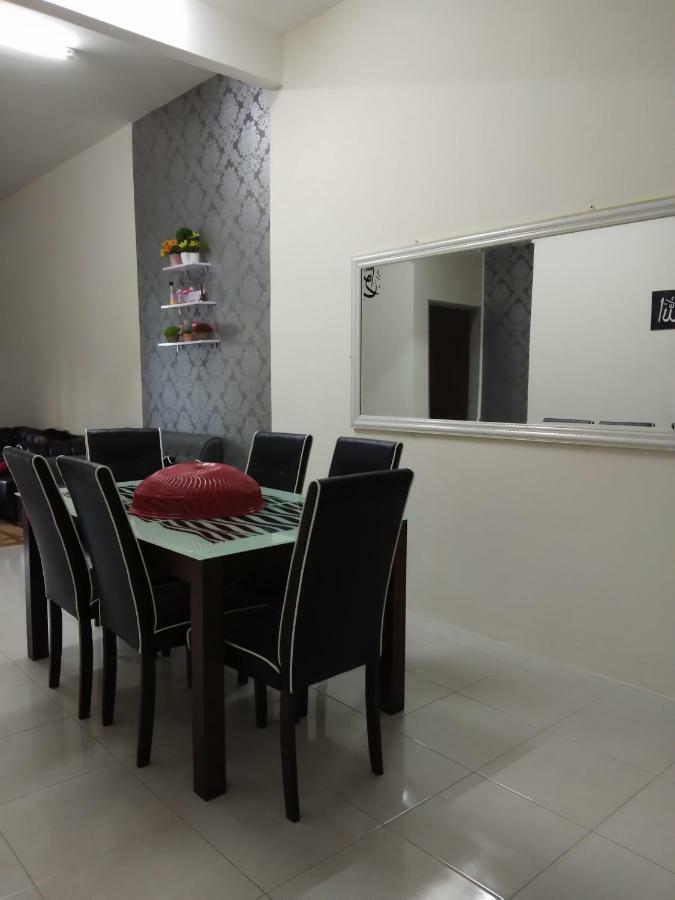 Zah'Ra Homestay กัวลาลิปิส ภายนอก รูปภาพ