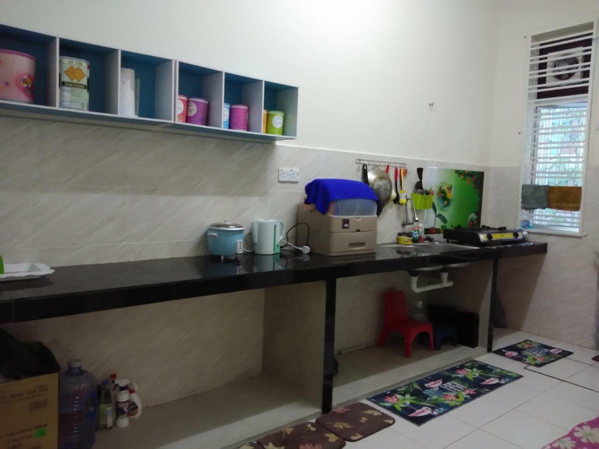 Zah'Ra Homestay กัวลาลิปิส ภายนอก รูปภาพ